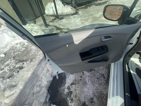 Used 2014 Honda Insight EX image 9