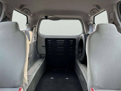 Used 2014 Toyota Sienna L FWD image 29
