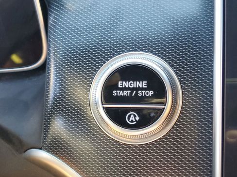 Used 2024 Mercedes-Benz GLC 300 image 32