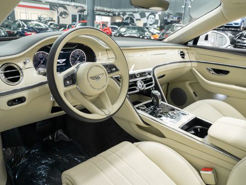 Used 2024 Bentley Flying Spur V8 AWD/4WD image 12