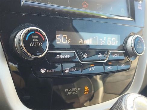 Used 2015 Nissan Murano SV image 26