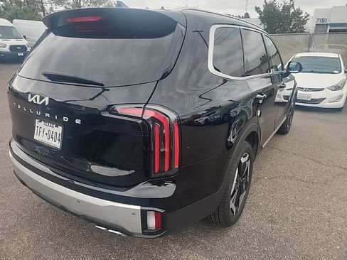 Used 2024 Kia Telluride EX w/ EX Captain's Chair Package FWD image 12
