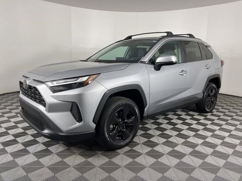 Used 2022 Toyota RAV4 XLE image 5