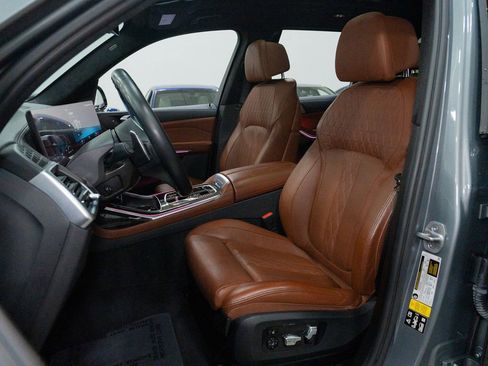 Used 2023 BMW X7 M60i image 24
