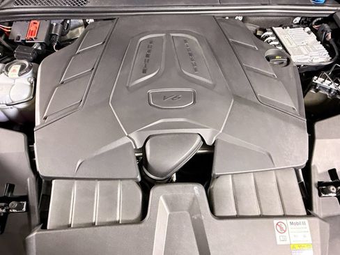 Certified 2024 Porsche Cayenne Coupe AWD/4WD image 30
