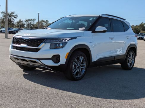 Certified 2023 Kia Seltos S w/ Navigation Package image 9