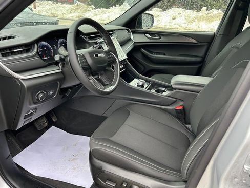 New 2025 Jeep Grand Cherokee Laredo X w/ Luxury Tech Group I image 8