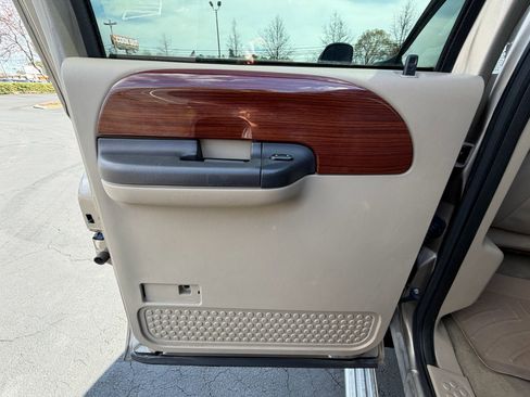 Used 2006 Ford F350 Lariat image 18