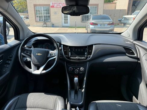 Used 2019 Chevrolet Trax LT w/ LT Convenience Package FWD image 18