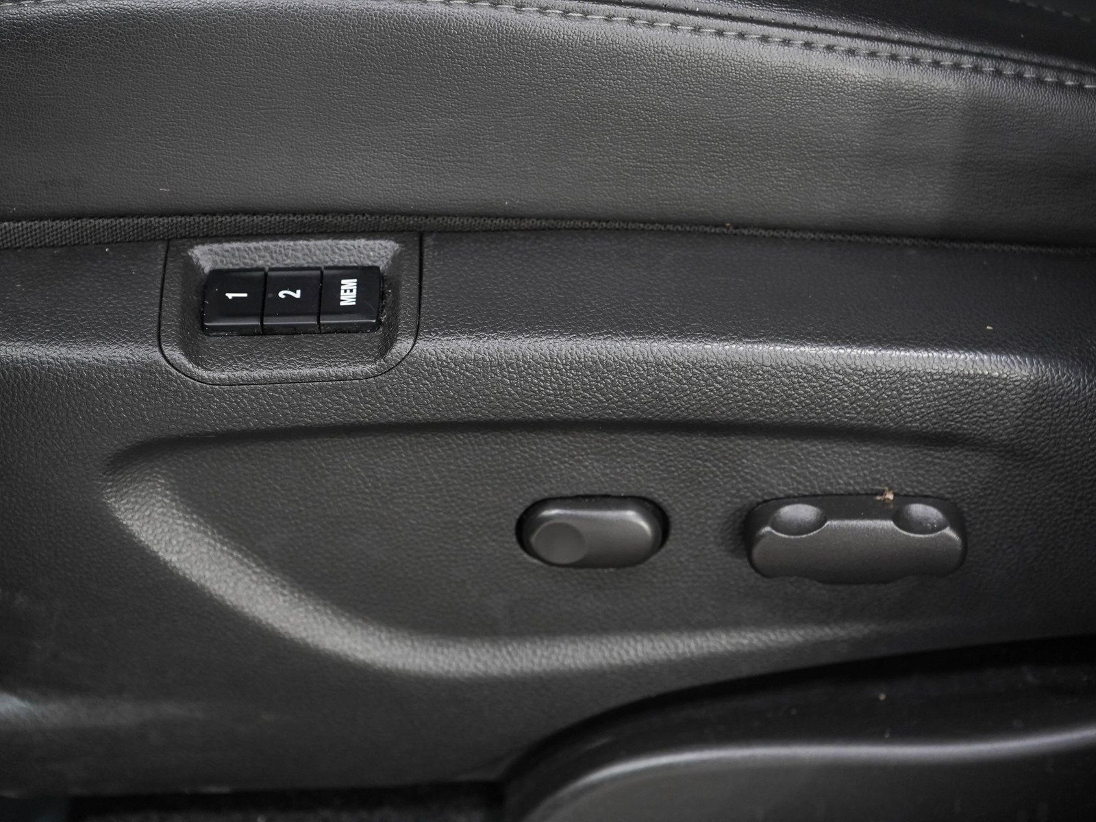 Used 2018 Buick Encore Essence AWD/4WD image 23