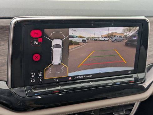 Used 2024 Volkswagen Atlas SEL Premium R-Line image 28