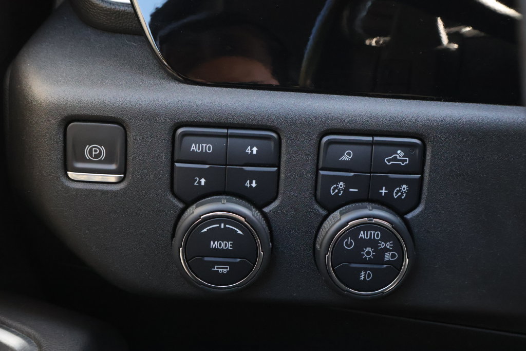 Used 2022 Chevrolet Silverado 1500 LTZ w/ LTZ Convenience Package II AWD/4WD image 39