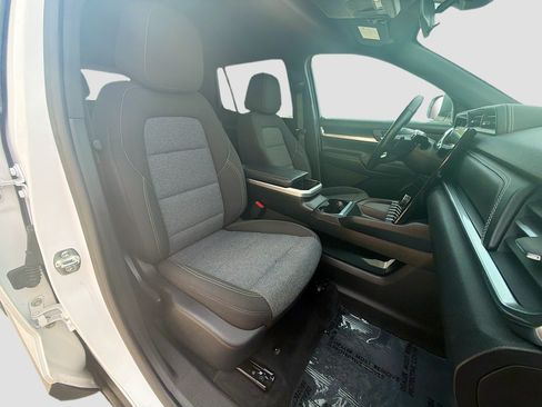 Used 2025 GMC Terrain Elevation AWD/4WD image 32