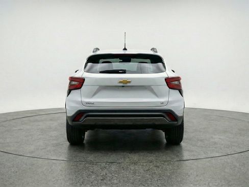 Used 2025 Chevrolet Trax LT w/ LT Convenience Package FWD image 7