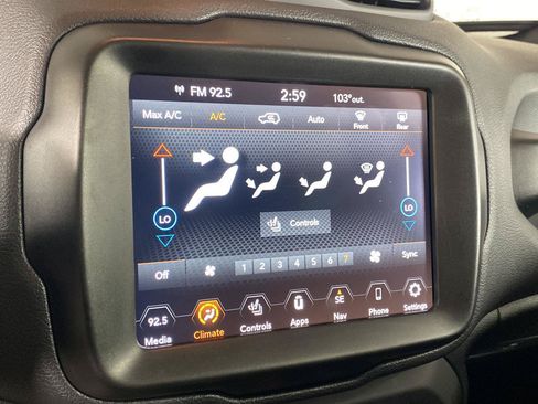 Used 2022 Jeep Renegade Latitude w/ Convenience Group AWD/4WD image 13