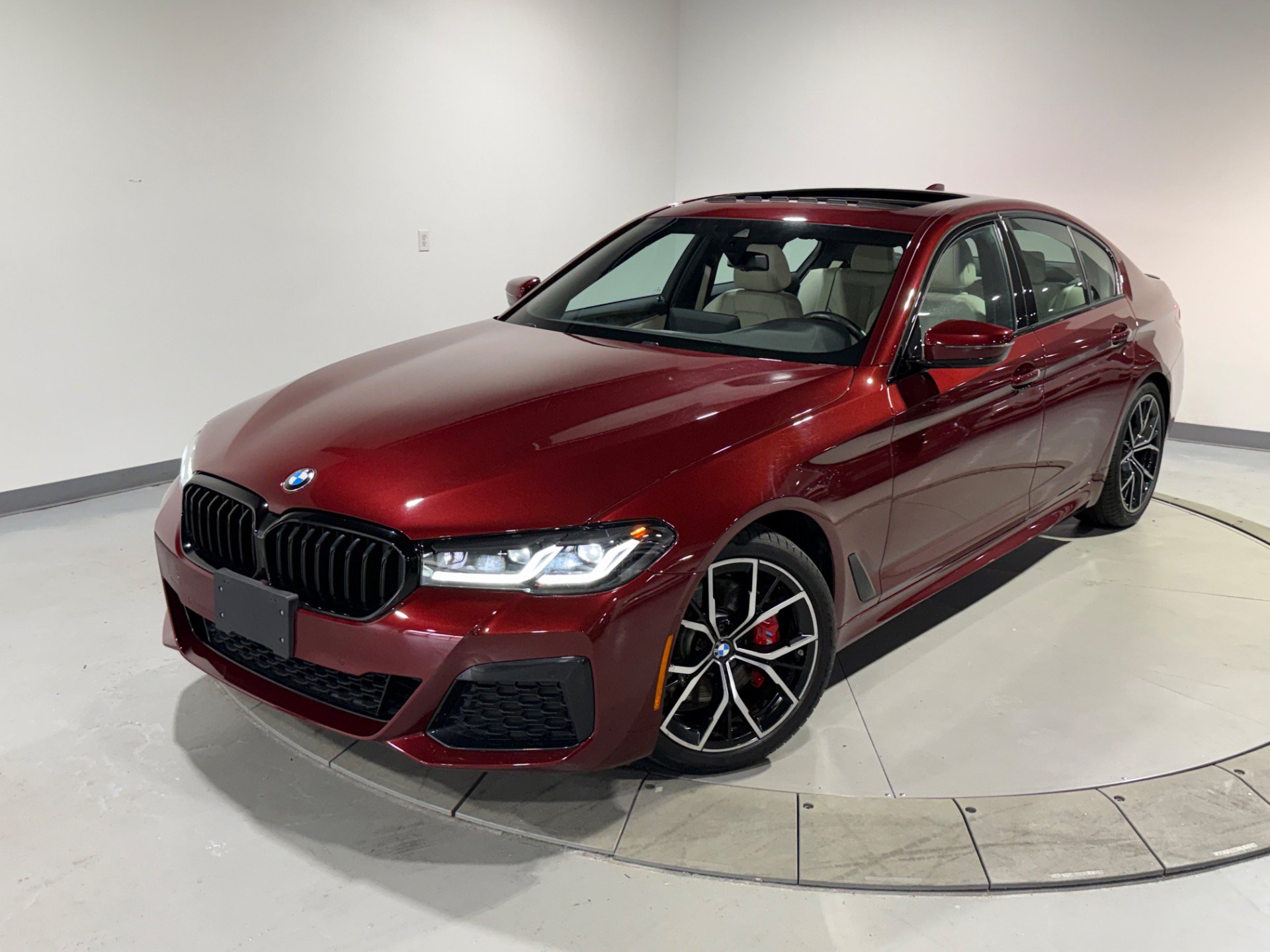 Used 2023 BMW 530i xDrive w/ M Sport Package AWD/4WD image 4