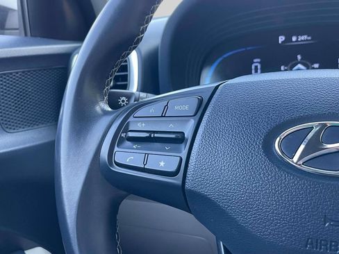 Certified 2023 Hyundai Venue Limited FWD image 21