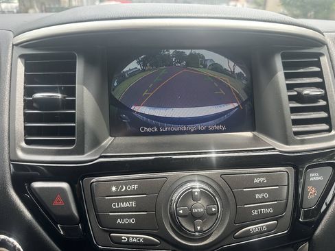 Used 2017 Nissan Pathfinder S FWD image 17