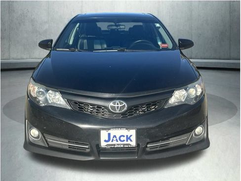 Used 2014 Toyota Camry SE w/ Moonroof Package FWD image 11