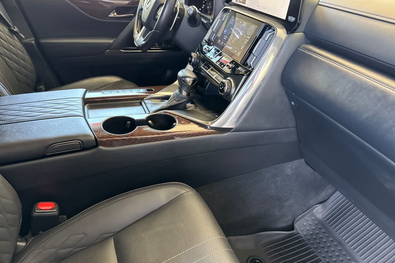 Used 2023 Lexus LX 600 4WD w/ Ultra Luxury Package image 18