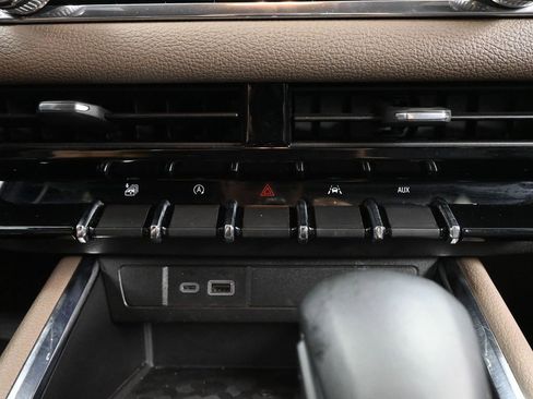 Used 2024 GMC Canyon Denali image 29