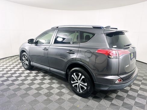 Used 2018 Toyota RAV4 LE FWD image 5