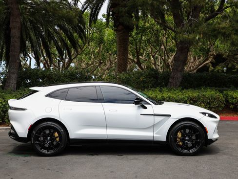 Used 2022 Aston Martin DBX AWD/4WD image 41