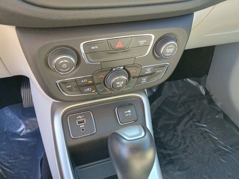 Used 2019 Jeep Compass Latitude image 31