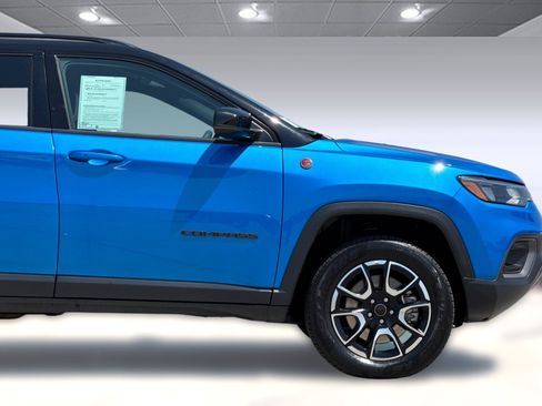Used 2025 Jeep Compass Trailhawk AWD/4WD image 34