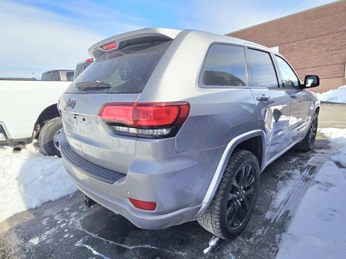 Used 2020 Jeep Grand Cherokee Altitude image 2