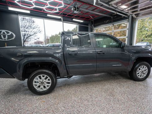 Certified 2025 Toyota Tacoma SR5 image 5
