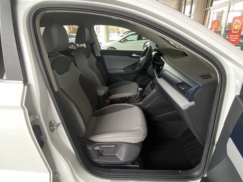 Used 2023 Volkswagen Taos SE w/ Black Wheel Package image 33