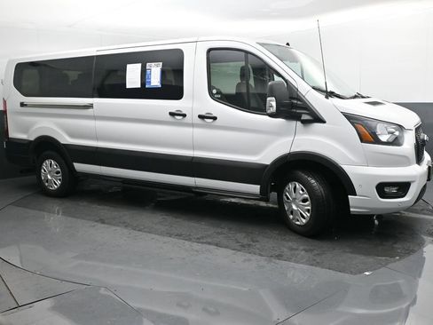 Used 2023 Ford Transit 350 XLT image 7