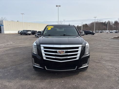 Used 2017 Cadillac Escalade ESV Luxury image 2