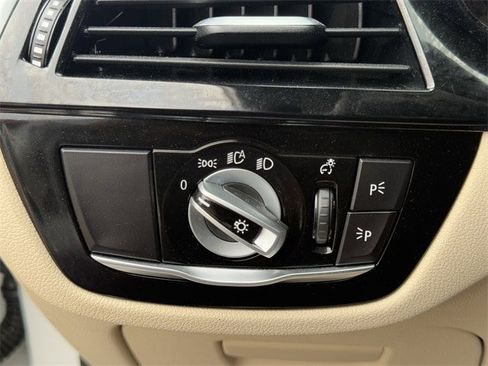 Used 2023 BMW 530e image 24