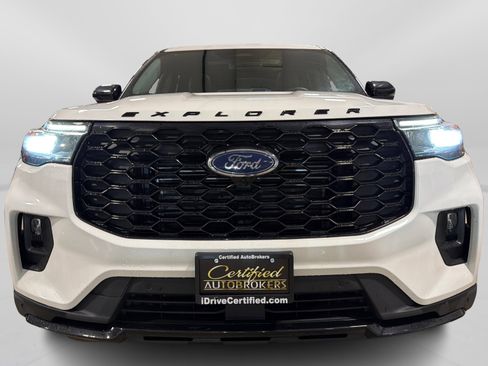 Used 2025 Ford Explorer ST-Line w/ ST-Line Street Pack AWD/4WD image 10