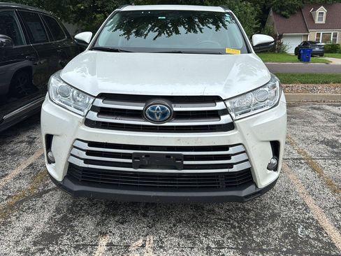 Used 2018 Toyota Highlander XLE w/ Protection Package #3 AWD/4WD image 2