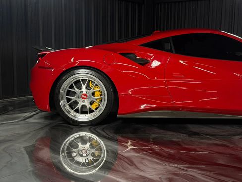 Used 2016 Ferrari 488 GTB RWD image 17