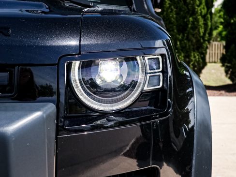 Used 2023 Land Rover Defender 110 S AWD/4WD image 6