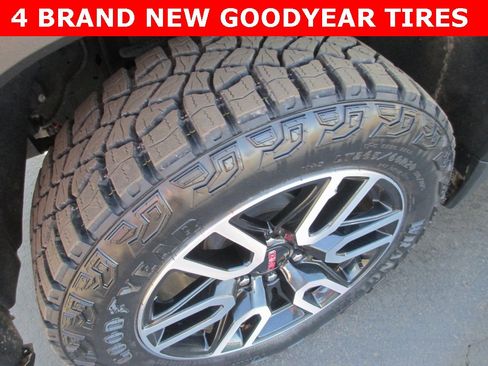 Used 2024 GMC Sierra 1500 AT4 w/ AT4 Premium Package image 3