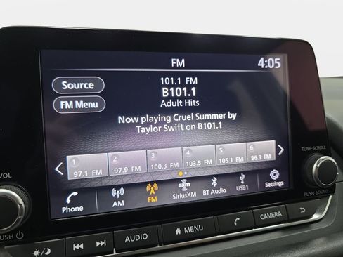 Used 2025 Nissan Rogue SV AWD/4WD image 22