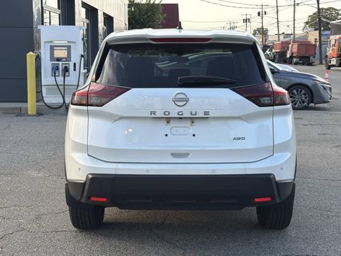 Used 2025 Nissan Rogue S AWD/4WD image 6