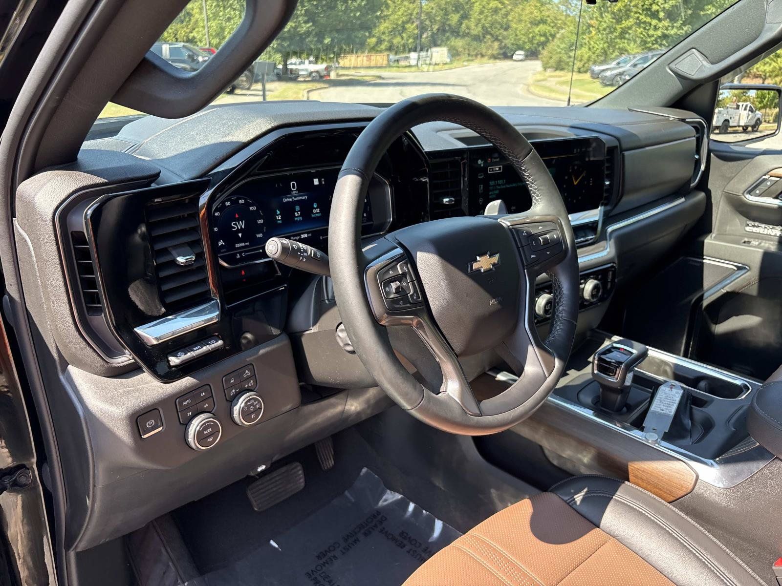 Used 2023 Chevrolet Silverado 1500 High Country w/ High Country Premium Package AWD/4WD image 18