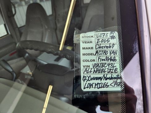 Used 2005 Chevrolet Astro AWD w/ Convenience Package image 18