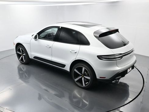 Certified 2026 Porsche Macan image 32