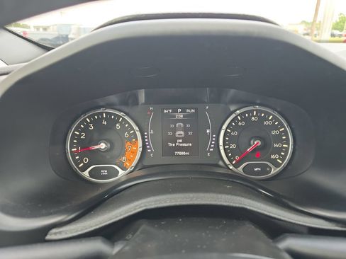 Used 2018 Jeep Renegade Latitude FWD image 21