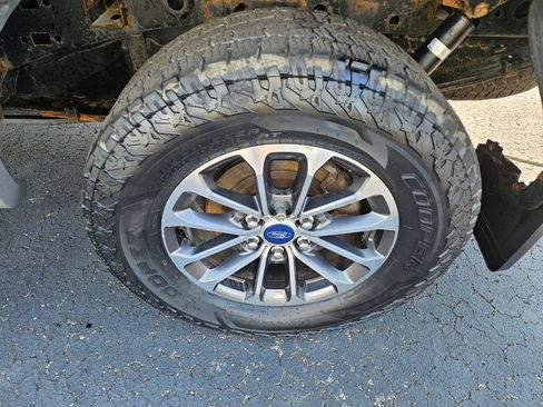 Used 2020 Ford F150 XLT w/ Equipment Group 302A Luxury AWD/4WD image 11