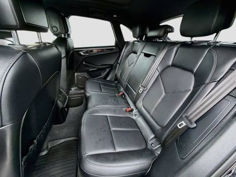Used 2021 Porsche Macan AWD/4WD image 22