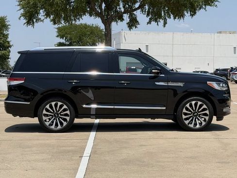 Used 2022 Lincoln Navigator Reserve AWD/4WD image 3