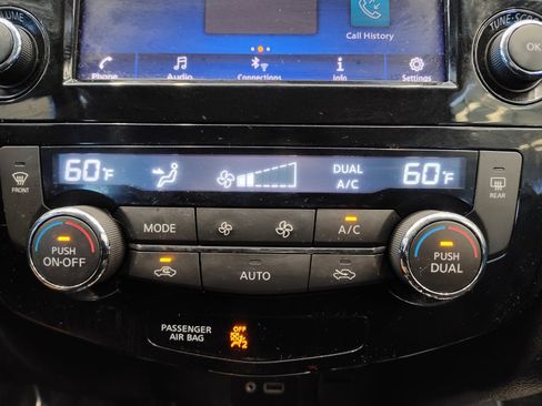 Used 2018 Nissan Rogue SV FWD image 18